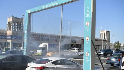 أمانة الشرقية تُدشن أول وحدة ذاتية التعقيم للمركبات