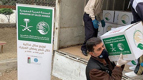 بالصور.. «مركز الملك سلمان للإغاثة» يواصل توزيع السلال الغذائية في 3 دول