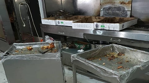 بالصور.. مصادرة وإتلاف 500 وجبة فاسدة في حي المعابدة بمكة