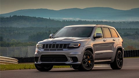 جيب جراند شيروكي تراكهوك تخطف العملاء من نيسان GT-R