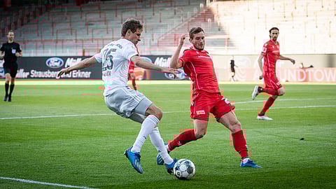 بايرن ميونخ يعزز صدارته للدوري الألماني بثنائية في شباك يونيون برلين