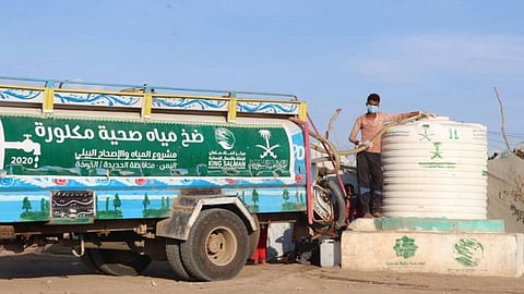 بالصور.. مركز الملك سلمان للإغاثة يواصل تنفيذ مشروع المياه والإصحاح البيئي بالحديدة في اليمن