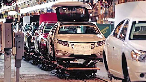 جنرال موتورز وفورد وفيات كرايسلر تستأنف تشغيل مصانعها في أمريكا