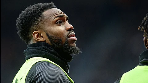 لاعب توتنهام عن عودة «بريميرليج»: يعاملونا كفئران تجارب