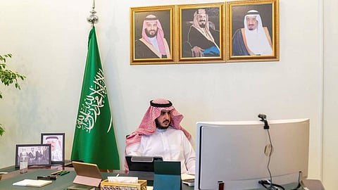 بالصور.. أمير الجوف يستعرض أعمال لجنة تقييم مساكن العمالة الوافدة