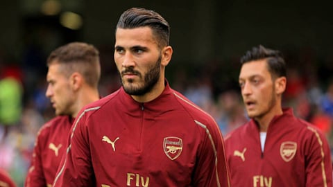 القبض على زوجة لاعب أرسنال بسبب صاعق كهربائي