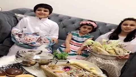 «عاجل» وثقته بالفيديو.. سعوديات يحتفلن على طريقتهن بأول أيام العيد