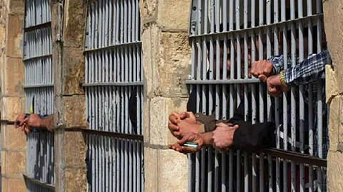 منظمة حقوقية: 10 آلاف معتقل عُرضة للإصابة بكورونا في سجون الحوثيين