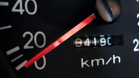 3 خطوات تكشف التلاعب بعداد الكيلومترات في السيارة المستعملة