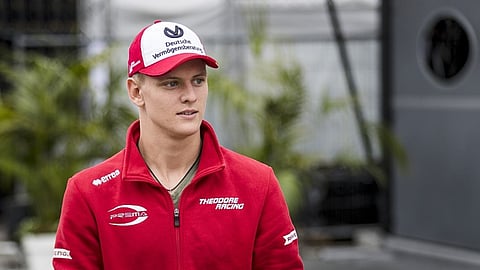 مايك شوماخر يستعد للموسم الجديد من «فورمولا2» بتدريبات العنق