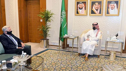 «الجهود الدولية لمكافحة كورونا» تتصدر لقاء وزير الخارجية بالسفير الأمريكي