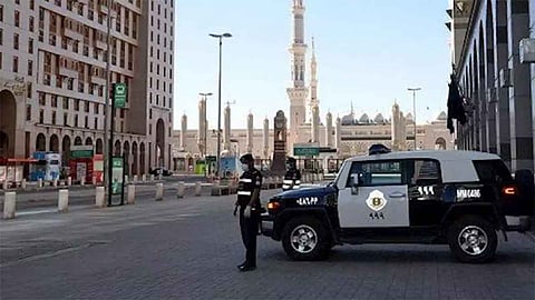 القبض على ثلاثة مقيمين يمنيين ارتكبوا 13 قضية اعتداء على الأموال في مكة