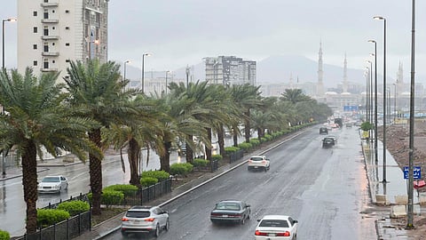 الحصيني: أمطار متفاوتة الشدة ورياح بمناطق عدة.. خلال ساعات