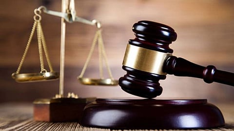 قانوني يوضح عقوبة التلفظ بألفاظ خادشة للحياء ذات إيحاءات جنسية