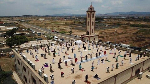 «الشؤون الإسلامية»: الصلاة  فوق أسطح المساجد غير مسموح بها.. وتتوعد المخالفين