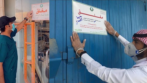 بالصور.. «أمانة الرياض» تغلق ٤٥٩ منشأة تجارية مخالفة للقرارات الاحترازية