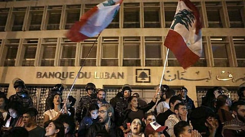 وقفات احتجاجية في بيروت بسبب ارتفاع سعر صرف الدولار