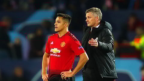 مدرب مانشستر يونايتد ينقذ رأس سانشيز من مقصلة الميركاتو القادم