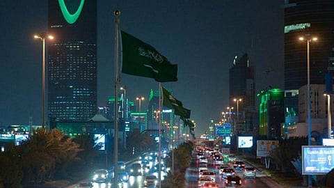 أخبار السعودية في 24 ساعة.. انخفاض حالات كورونا الحرجة.. وتفاصيل 6 تعديلات على نظام الخدمة المدنية