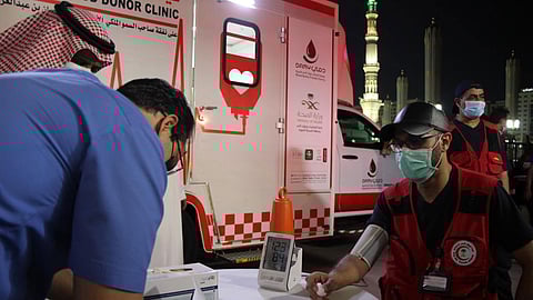 بالصور.. «الهلال الأحمر» بالمدينة يطلق حملة للتبرع بالدم بمشاركة قياداته