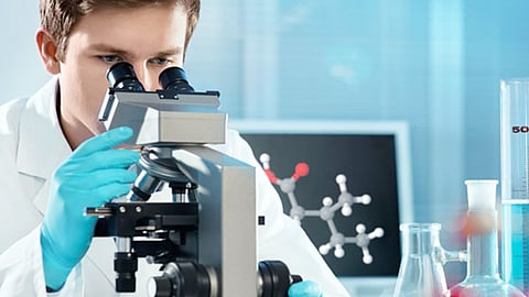 «السترويد».. علماء إكسفورد يكتشفون عقارًا رخيصًا لفيروس كورونا