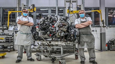 بنتلي تصل إلى مرحلة النهاية من إنجاز النموذج النهائي للمحرك الأيقوني V8