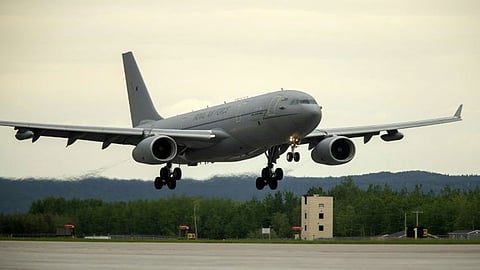 بوريس جونسون يطلب تغيير لون طائرته الخاصة: باهت.. لا يعجبني