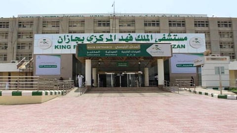 أنهى معاناة دامت طويلًا.. استئصال ورم جلدي من رأس مريض بجازان