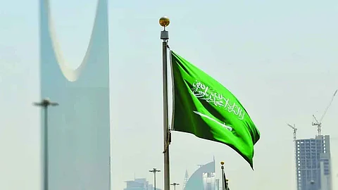 أخبار السعودية اليوم.. «الداخلية» تكشف شروط إقامة حفلات الزفاف.. و«أبشر» تطالب أصحاب رخص القيادة بمراجعة منصتها