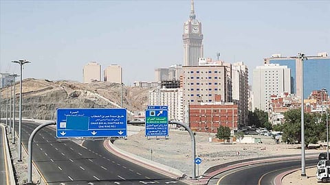 رياح نشطة وأتربة مثارة على منطقة المدينة المنورة