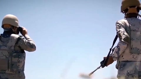 بالفيديو.. حرس الحدود يحبط تهريب طنّين حشيش وقات