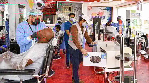 بالصور.. جولات رقابية مكثقة على صالونات الحلاقة ومشاغل التجميل النسائية بجازان