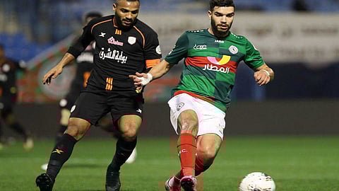 أندية خليجية وأوروبية تنافس الاتفاق على خدمات المغربي أزارو