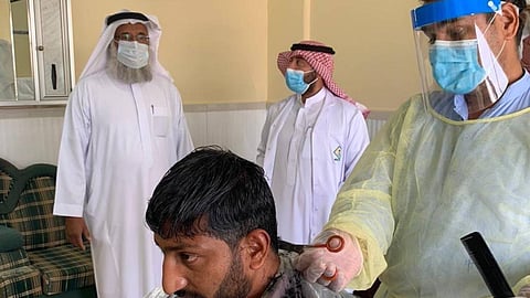 جولات رقابية مكثفة على صالونات الحلاقة بالقصب