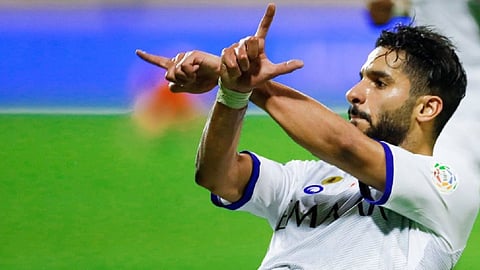 الرائد يحدد موقفه من رغبة الهلال في ضم صالح الشهري