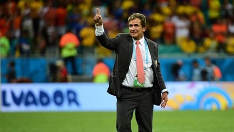 الكولومبي بينتو يكشف عن توقيعه عقدًا مبدئيًا لتدريب منتخب الإمارات