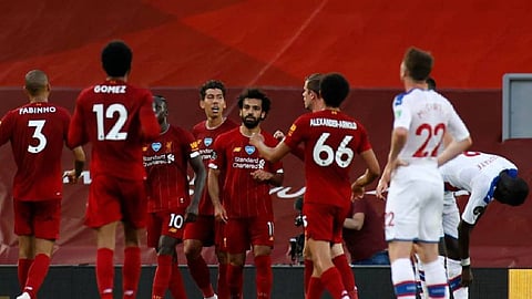 مانشستر سيتي يقف في ممر شرفي لتكريم البطل ليفربول