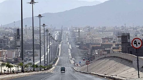 رياح نشطة وأتربة مثارة على منطقة المدينة المنورة