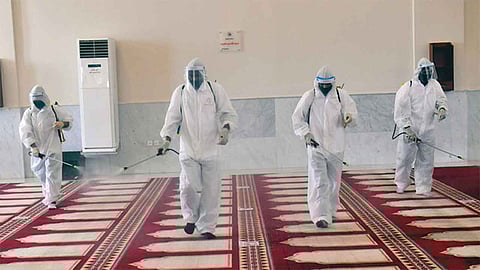 للوقاية من كورونا.. تعقيم مساجد ومصليات فروع الموارد بالرياض