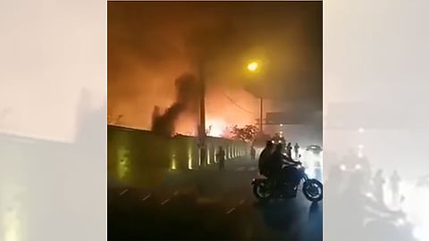 بالفيديو.. اندلاع حريق ضخم في مدينة شيراز الإيرانية