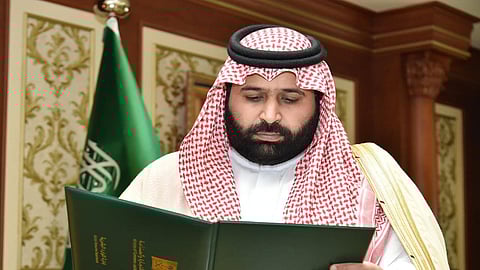 بالصور.. نائب أمير جازان يتسلم تقريرًا حول الجولات الرقابية لفرع التجارة بالمنطقة