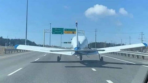 هبوط طائرة مشتبه بحملها مخدرات على طريق سريع جنوبي المكسيك