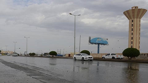 «مدني جازان» يحذّر من التقلبات الجوية ويطالب بالابتعاد عن مجاري السيول