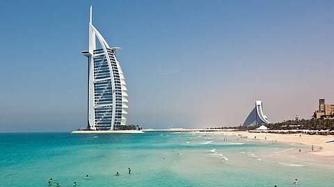 دبي تعلن شروط السفر.. و80% إشغال فنادق الشواطئ