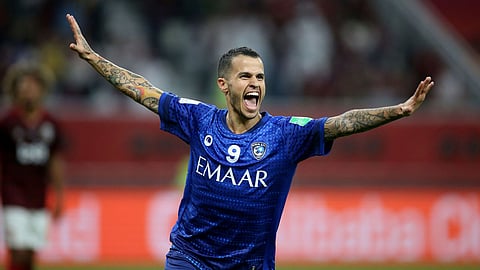 «لوك الصيف» يُعيد صانع ألعاب الهلال إلى أجواء الكالتشيو