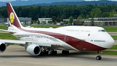 تميم بن حمد يتجه لبيع القصر الأميري الطائر.. و6 صور توثق الفخامة