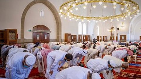 إعادة افتتاح أول مسجد شهد صلاة جمعة للرسول بالمدينة بعد تهيئته للمصلين