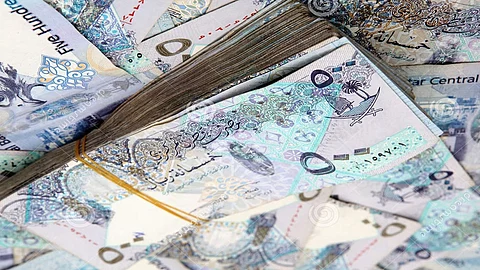 بالفيديو.. قطر تُخفض رواتب عاملين عرب.. والغضب يعصف بقطاع الشرطة