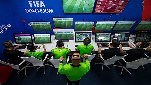كولينا يحذر من استخدام «VAR» للتغطية على أخطاء الحكام