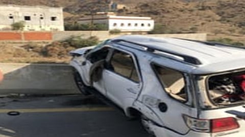 الهلال الأحمر: إنقاذ شابين تعرَّضا لحادث انقلاب